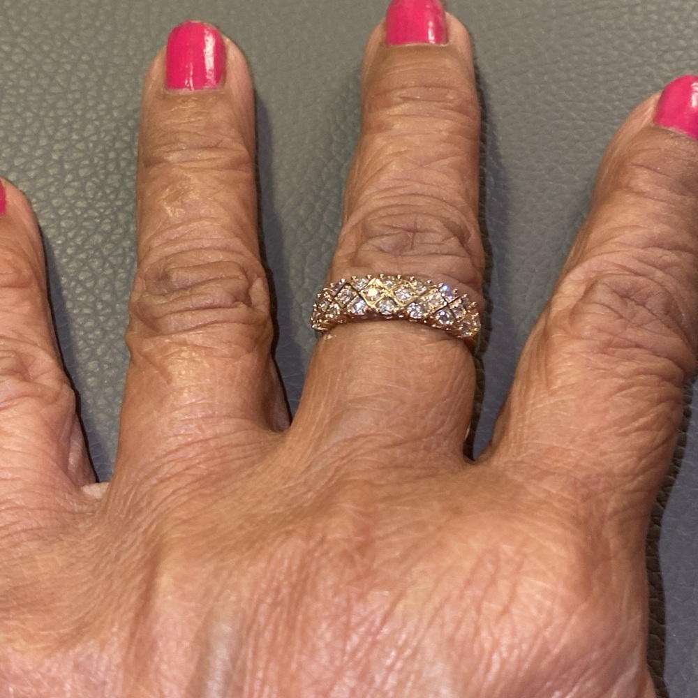 10k Gold Diamonds Ring - Picture 3 of 3